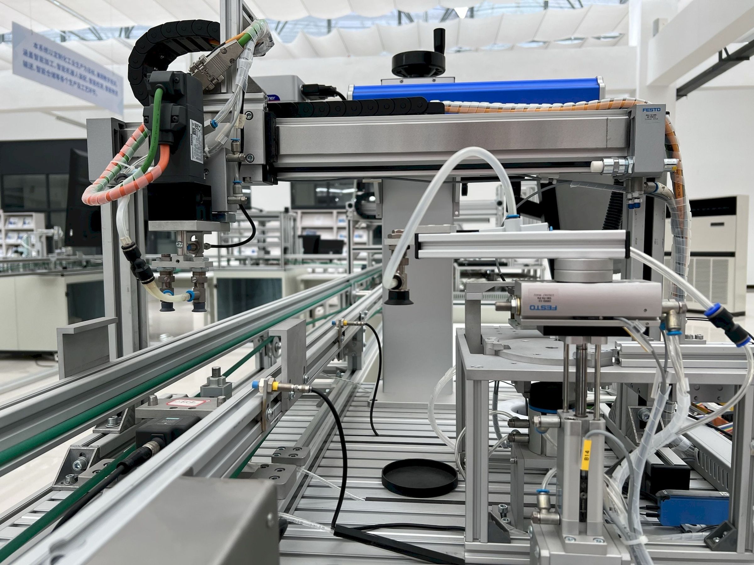 Automated assembly line built on aluminum extrusion with a conveyor