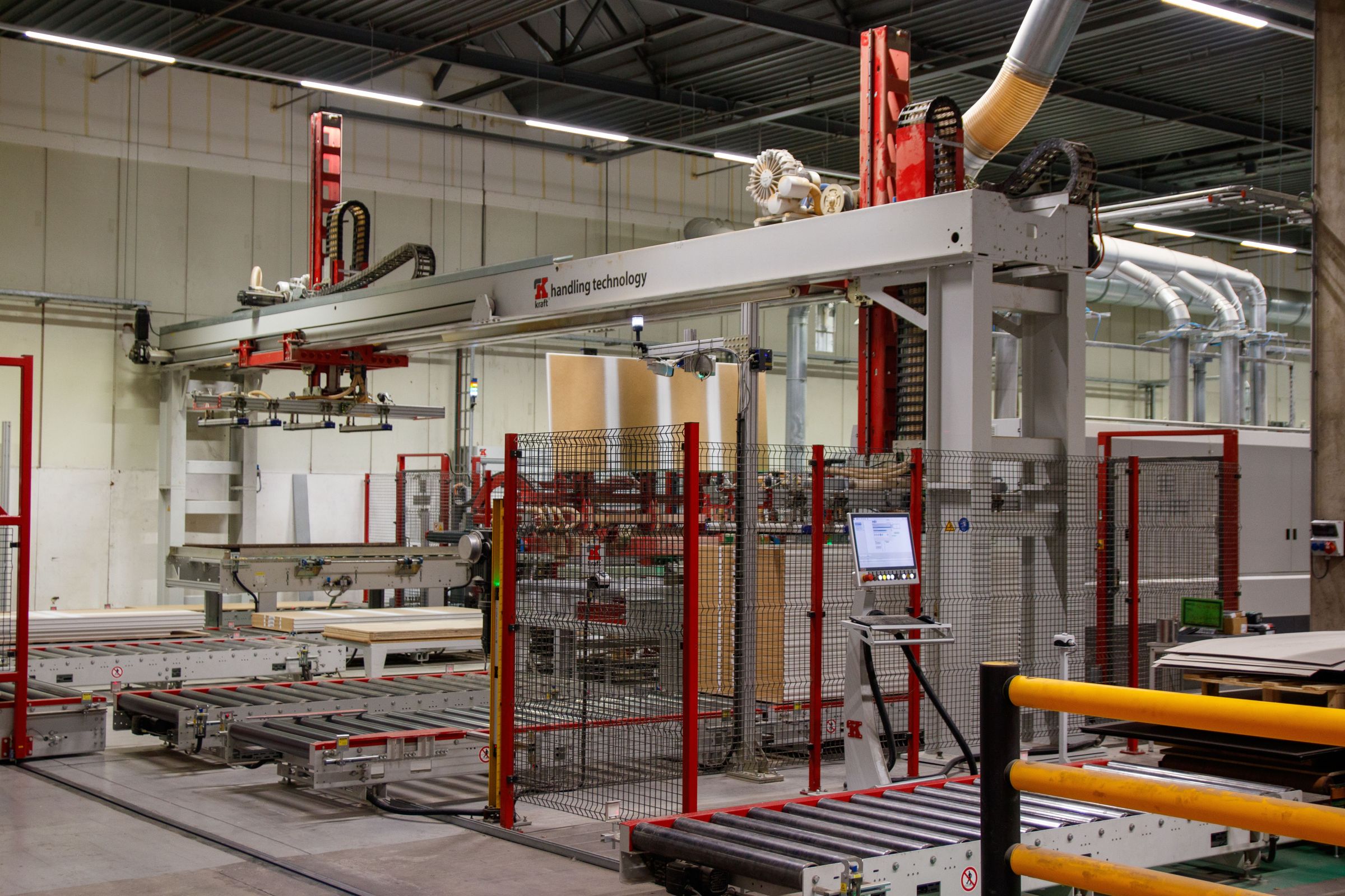 Gantry automation cell with safety fencing