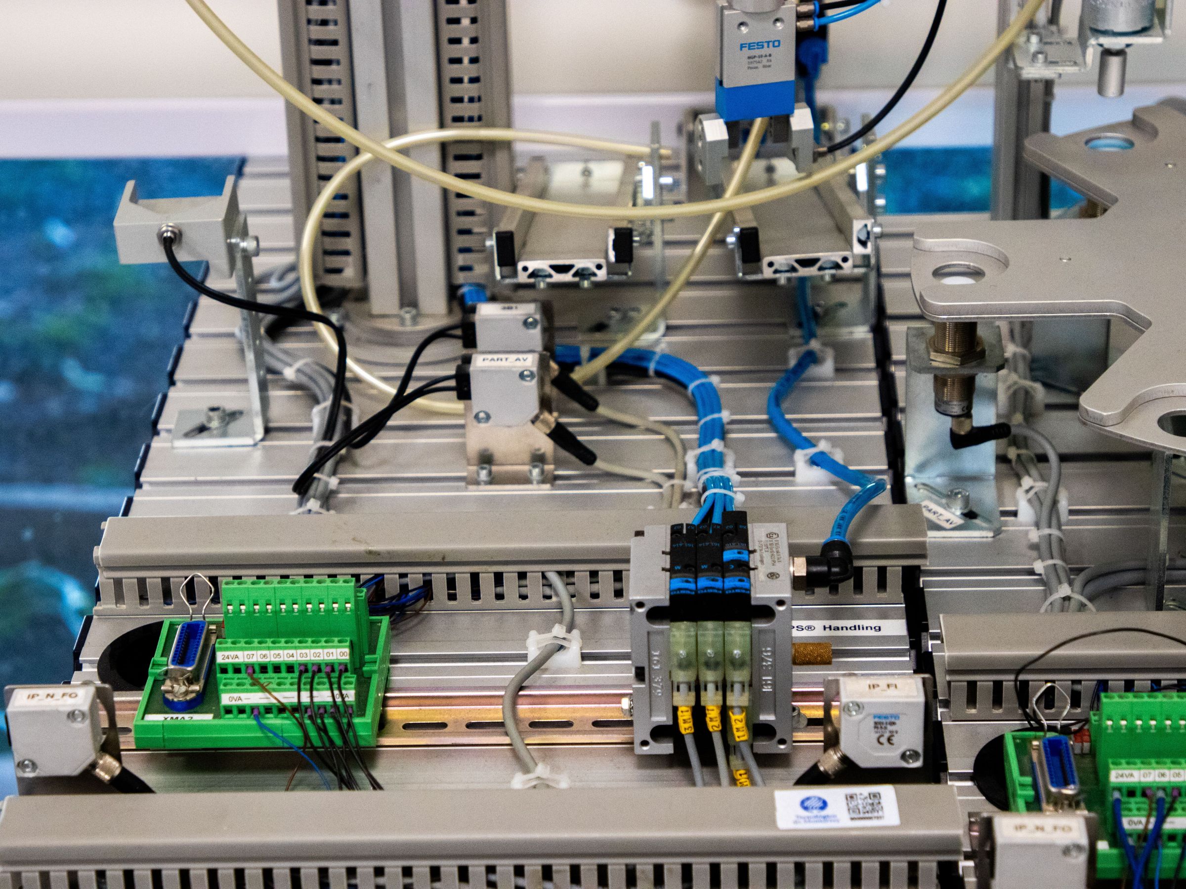 Automation machine with pneumatic actuators and wiring